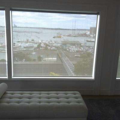 Sunscreen roller blinds