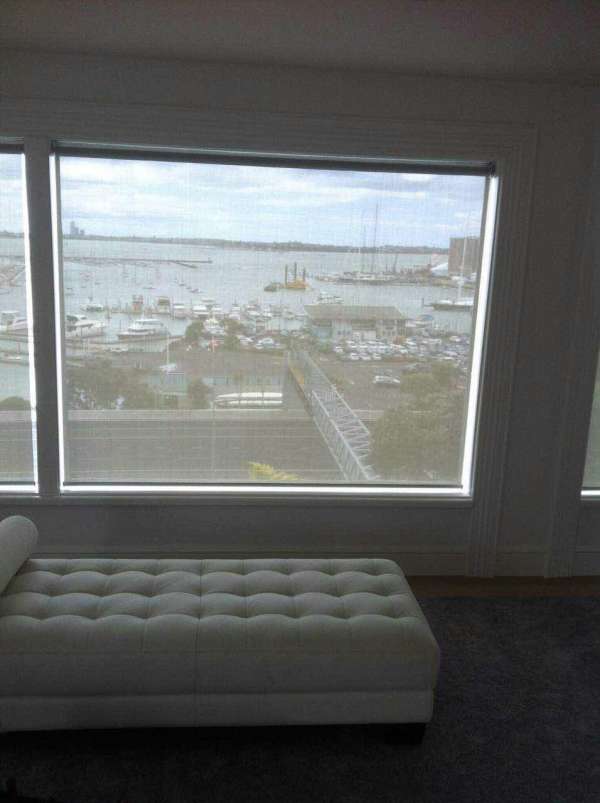 Sunscreen roller blinds